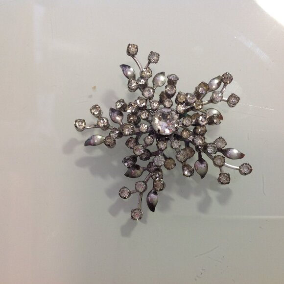 Coro Brooch Clear Stones on Silver Metal Snowflake Sunburst Starburst - Picture 4 of 14